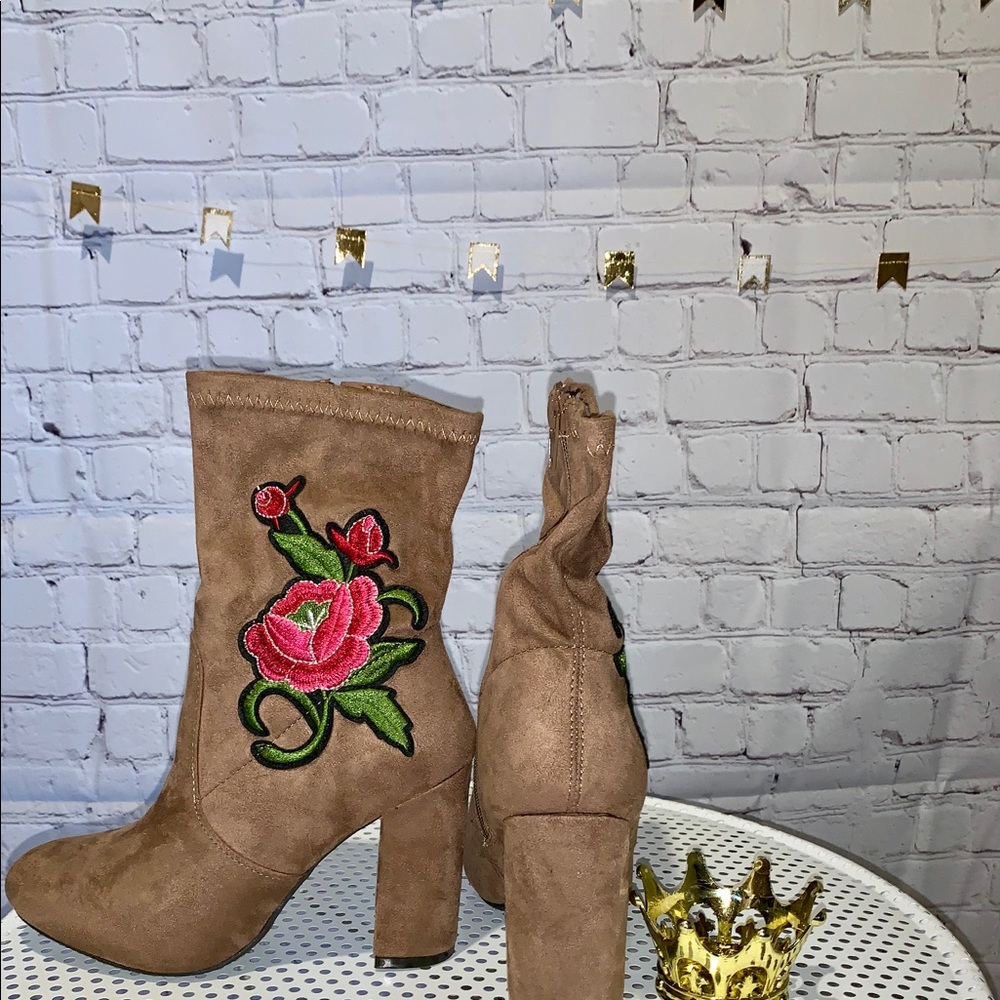 Give Me Roses Booties - Picture 4 of 4